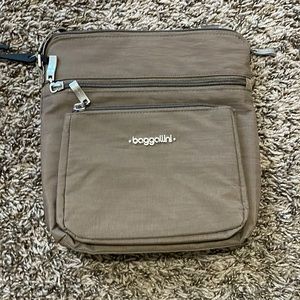 Baggallini bag never used